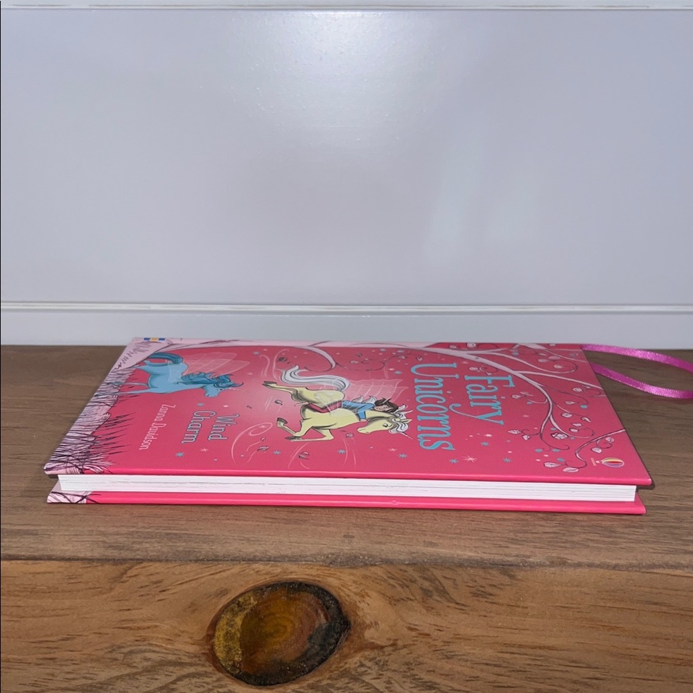 🛍️ 3 for $20 🛍️ - Fairy Unicorns Book with Colourful Covers - Picture 6 of 13